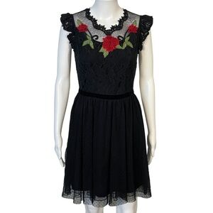 Disney Snow White & The Seven Dwarfs  Black Lace Rose Appliqué Dress Halloween S